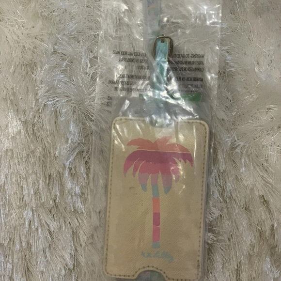 Lilly Pulitzer Accessories Nwt Lilly Pulitzer Passport Case With 2